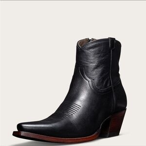 Tecovas  Bootie :The Daisy is a classic zip bootie